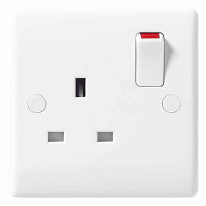 821 1 Gang Switched Socket